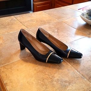 ST. JOHN  Classic  Pumps